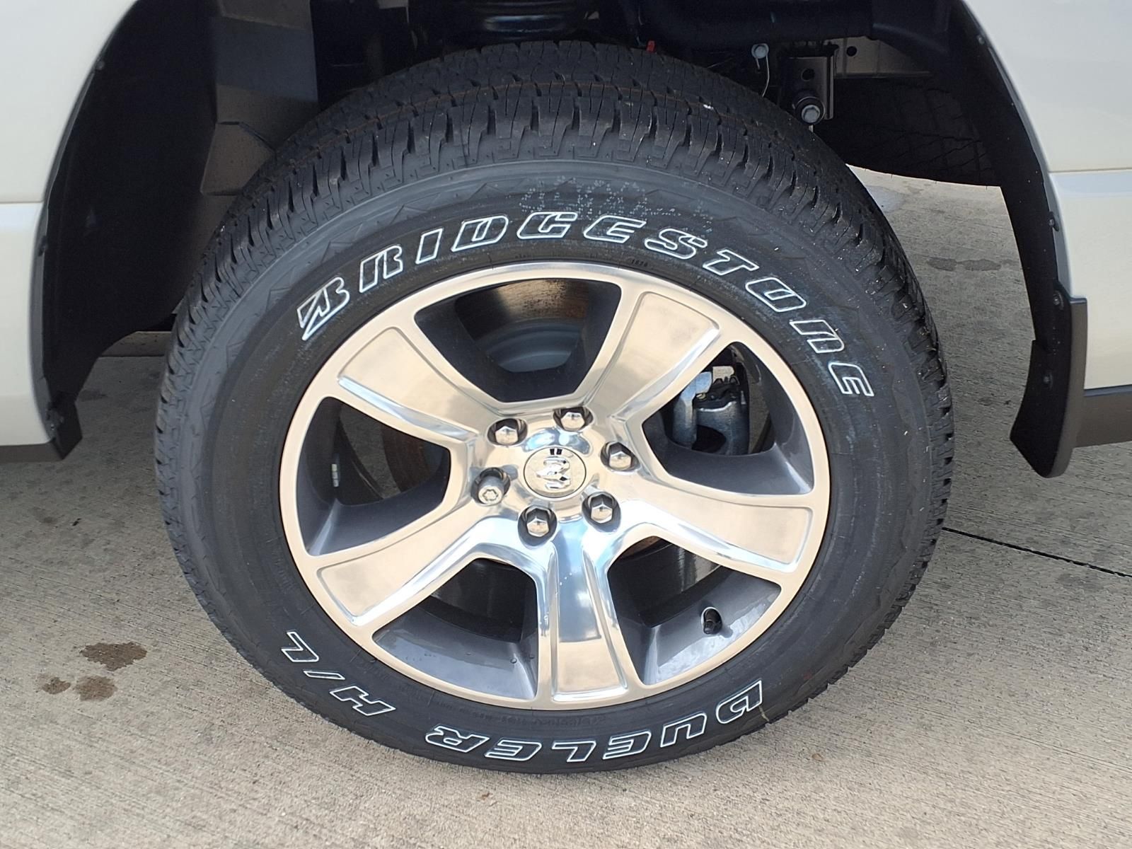 View vehicle photo 5