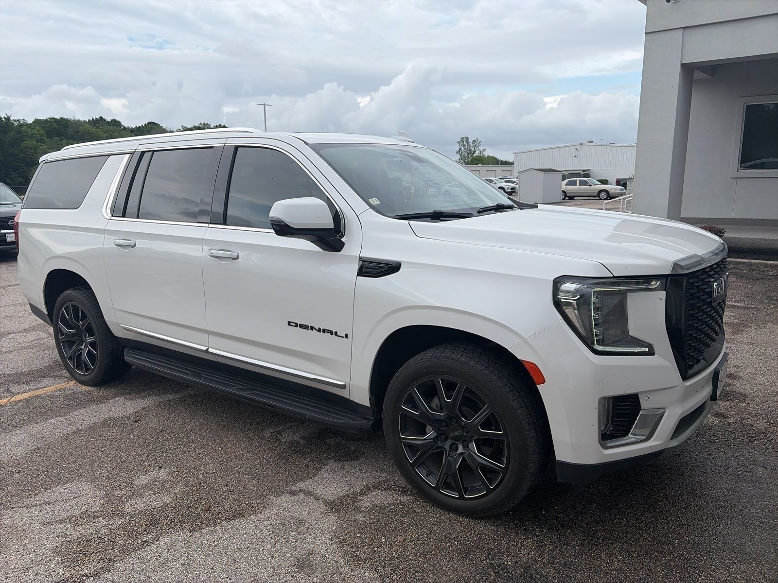 White Frost Tricoat 2021 GMC Yukon XL Denali 4WD SUV / Crossover Four-Wheel Drive