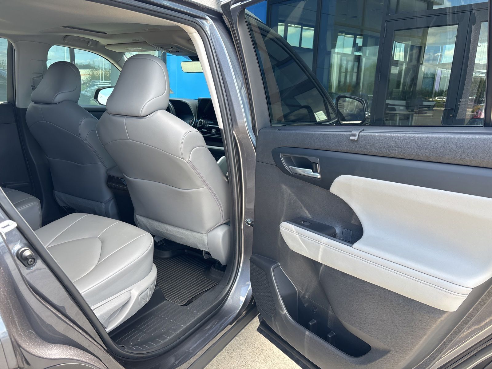 Used 2023 Toyota Highlander SUV