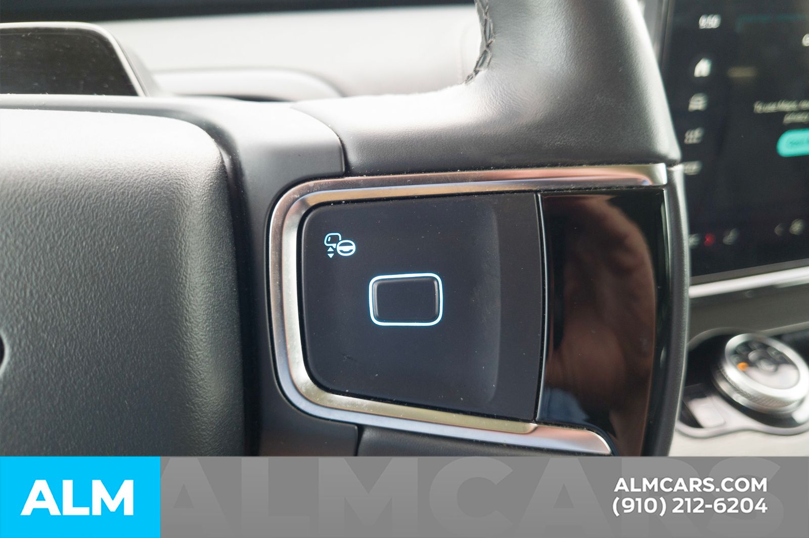 Used 2025 Black Metallic Ford Platinum image 12