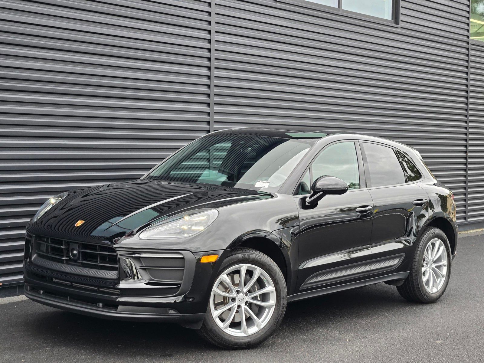 2025 Porsche Macan AWD