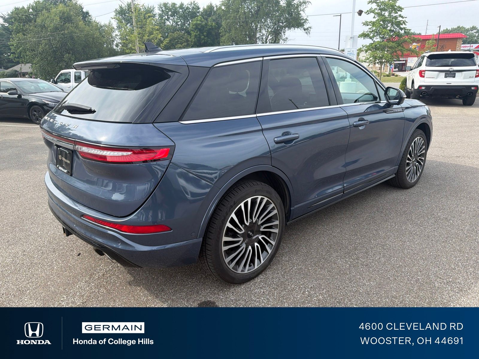 Used 2022 Blue Lincoln Grand Touring image 6