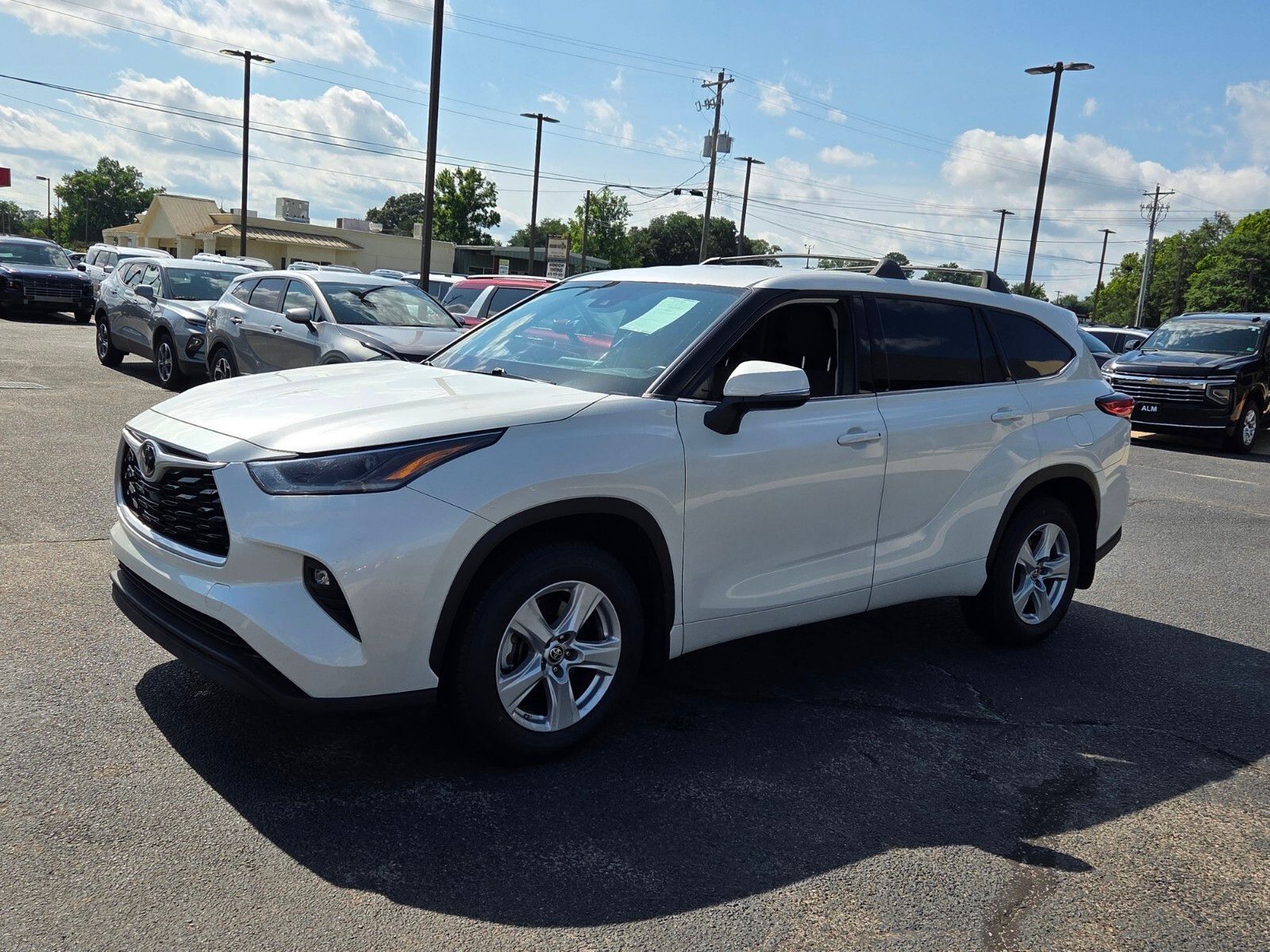 Used 2021 White Toyota LE image 3