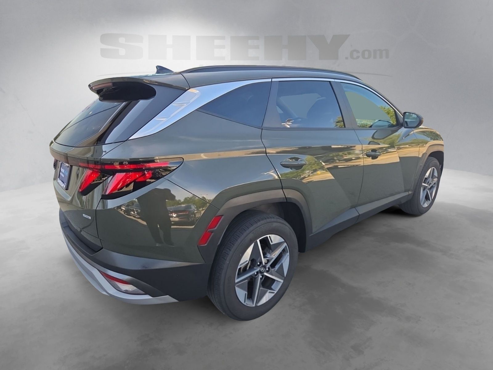 Used 2025 Green Hyundai SEL image 12