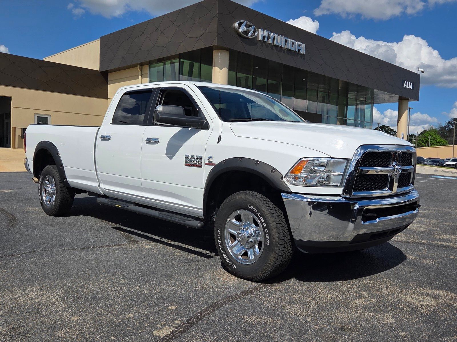 Bright White Clearcoat 2018 RAM 2500 SLT Crew Cab LB 4WD Pickup Truck Four-Wheel Drive 6-Speed Automatic