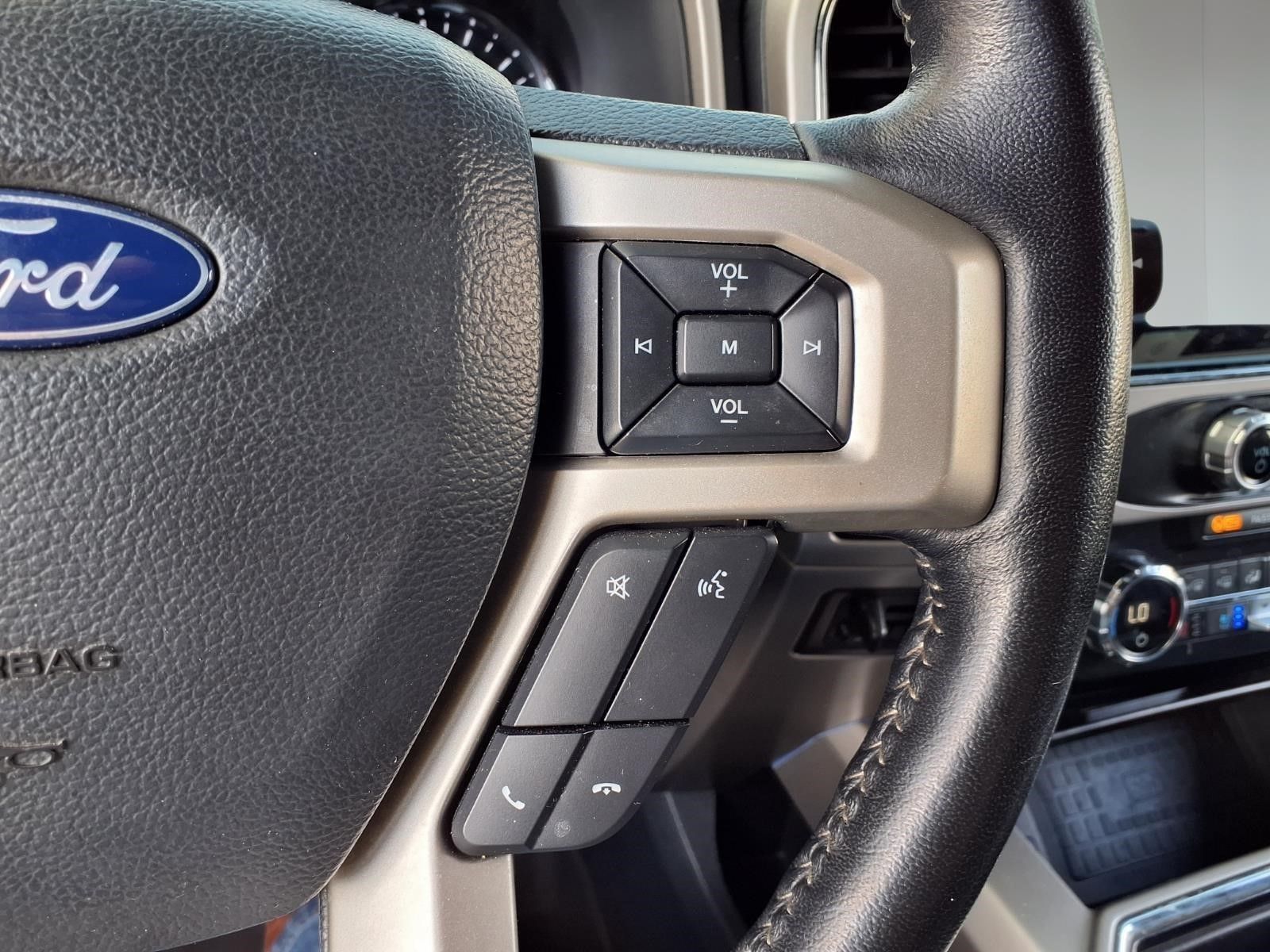 2022 Ford F-250SD Lariat Black at Autostrade