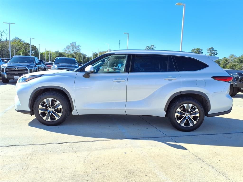 2022 Toyota Highlander XLE White at DeMontrond Mazda