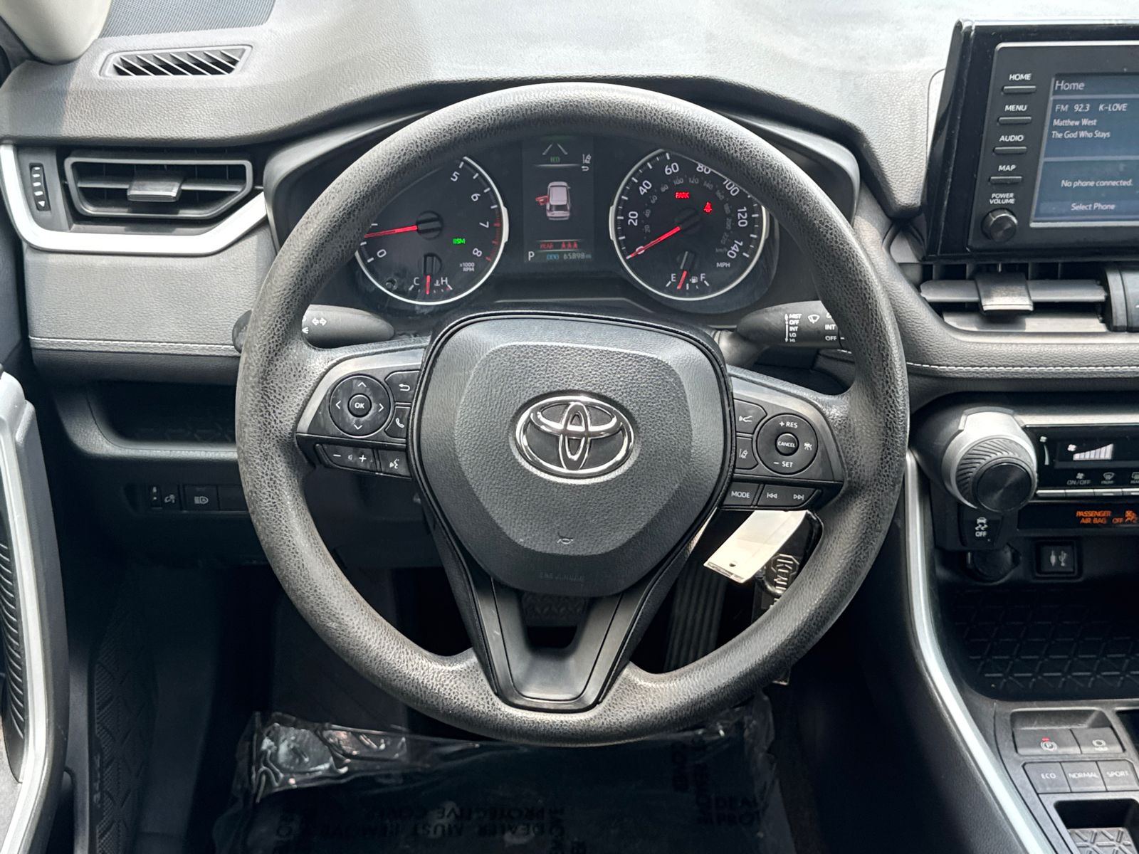 Used 2019 White Toyota LE image 23