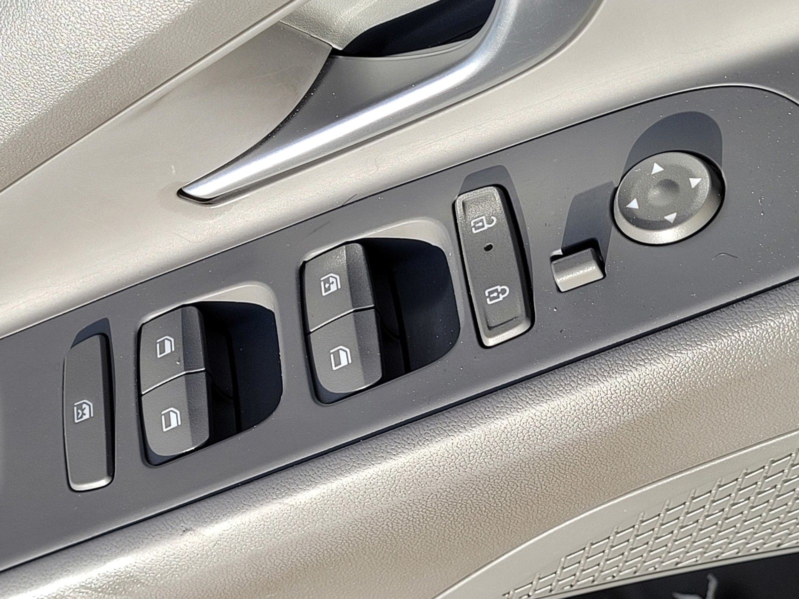 2024 Hyundai Elantra SEL - Photo 22