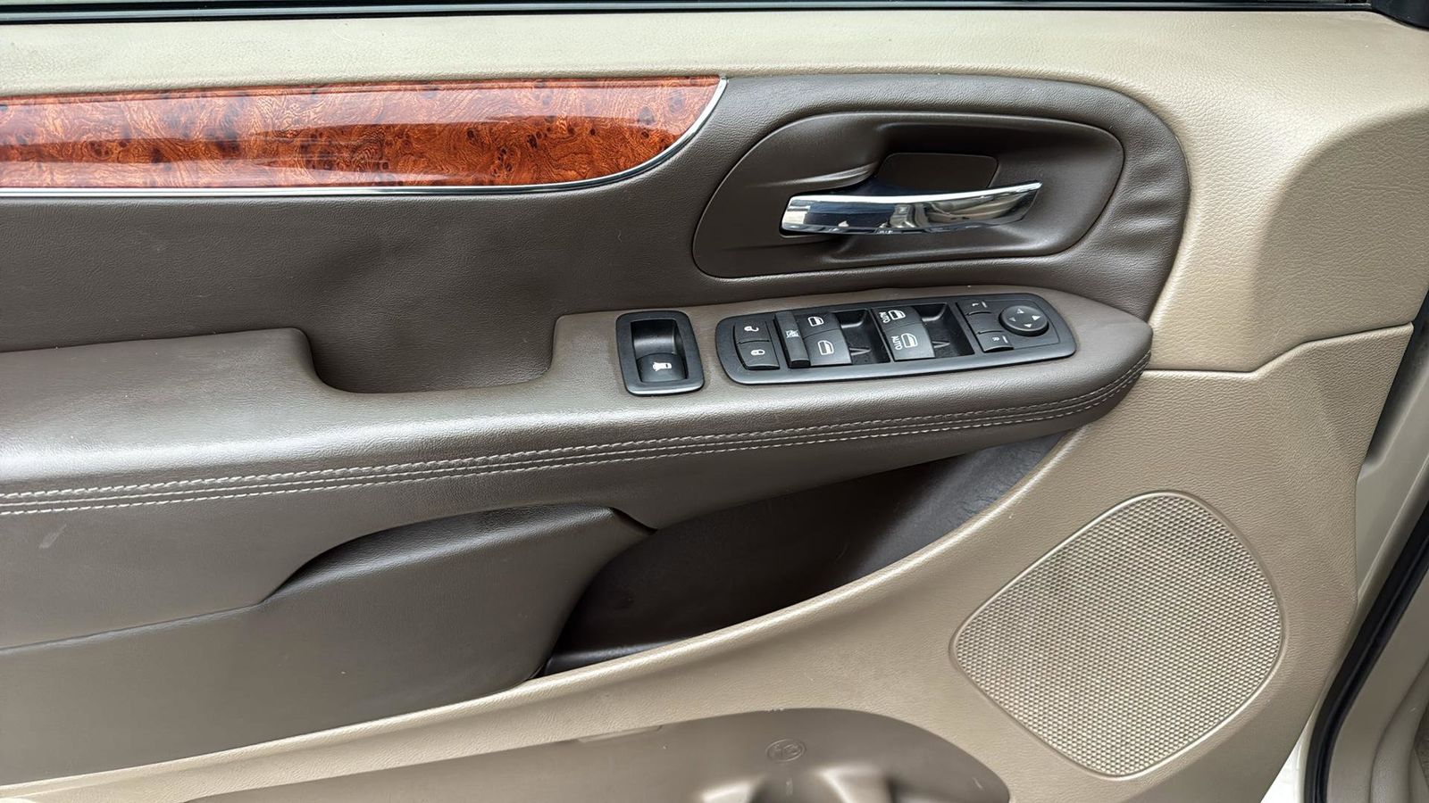 Used Car 2016 Chrysler Town & Country  Touring For Sale Under $10,000 In Austin, Texas