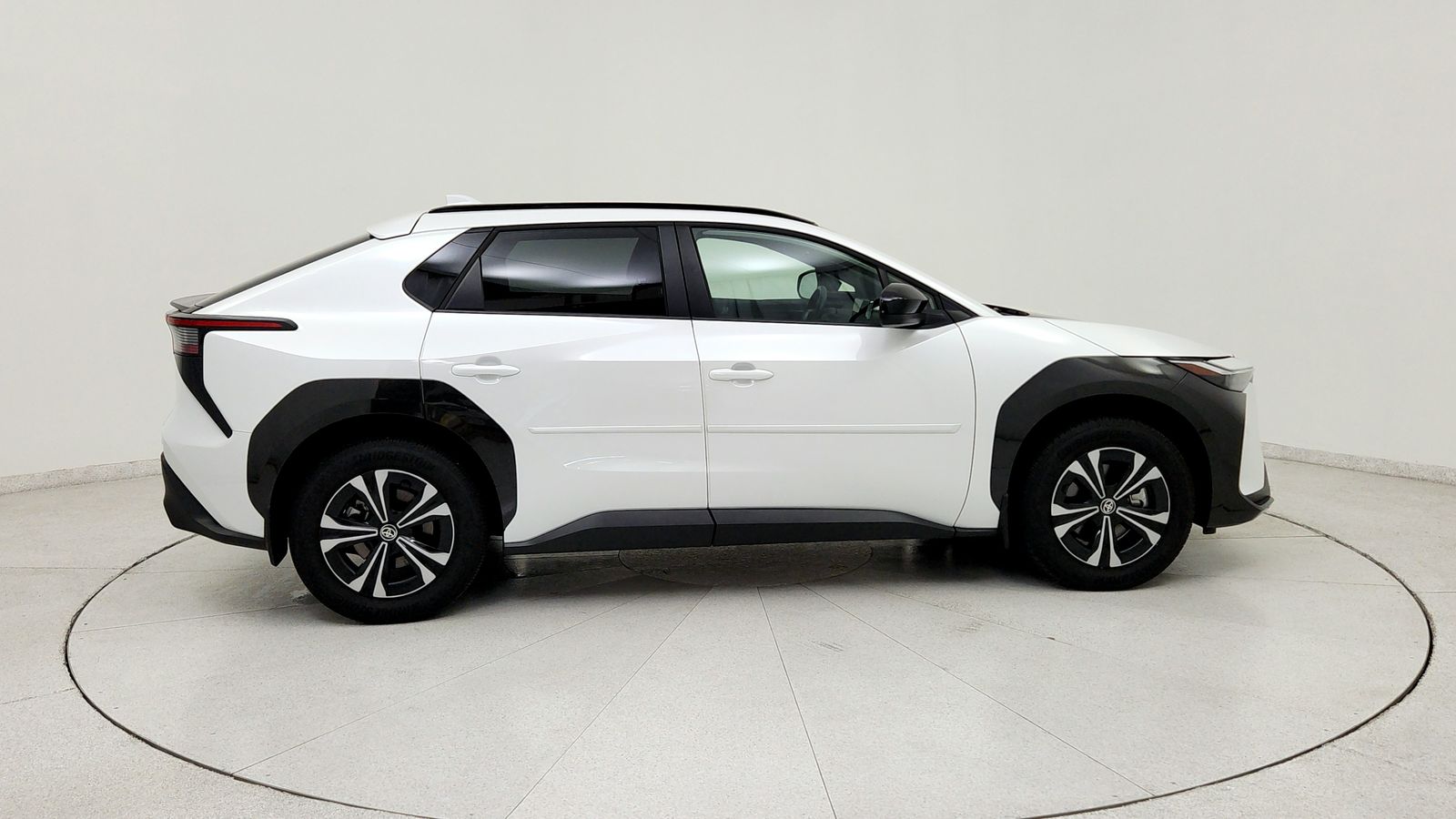 Used 2025 Beige Toyota XLE image 8