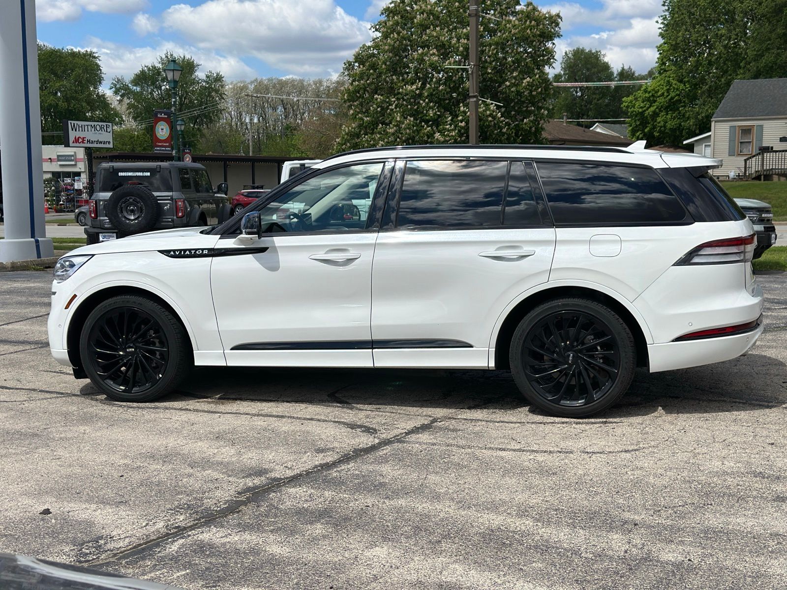 View vehicle photo 6