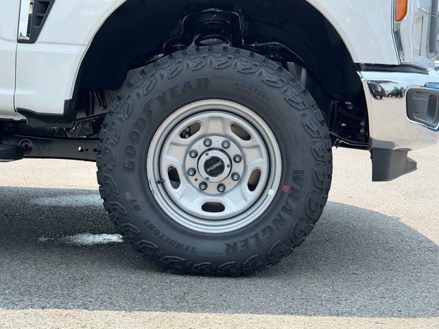 New 2026 Oxford White Ford XL image 8