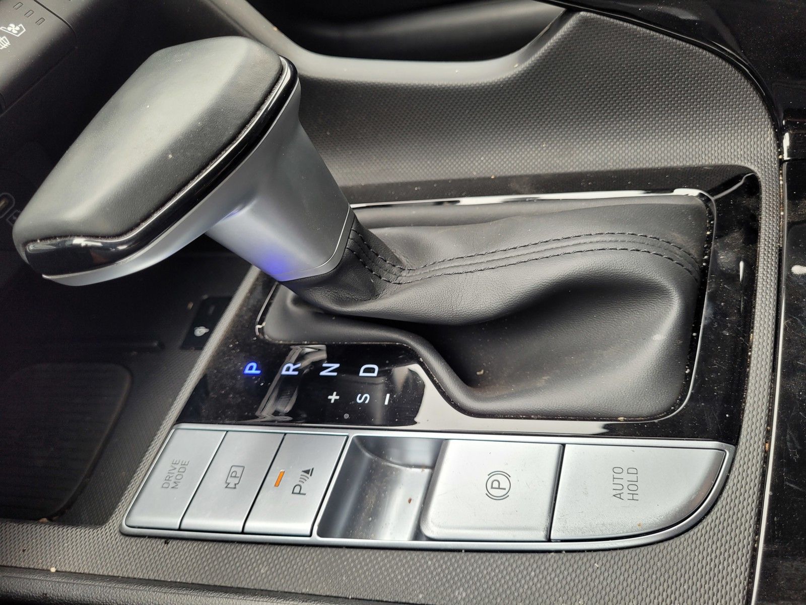 2024 Hyundai Elantra Limited - Photo 25