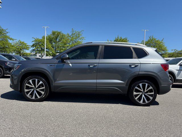 Used 2024 Gray Volkswagen 1.5T SE image 3