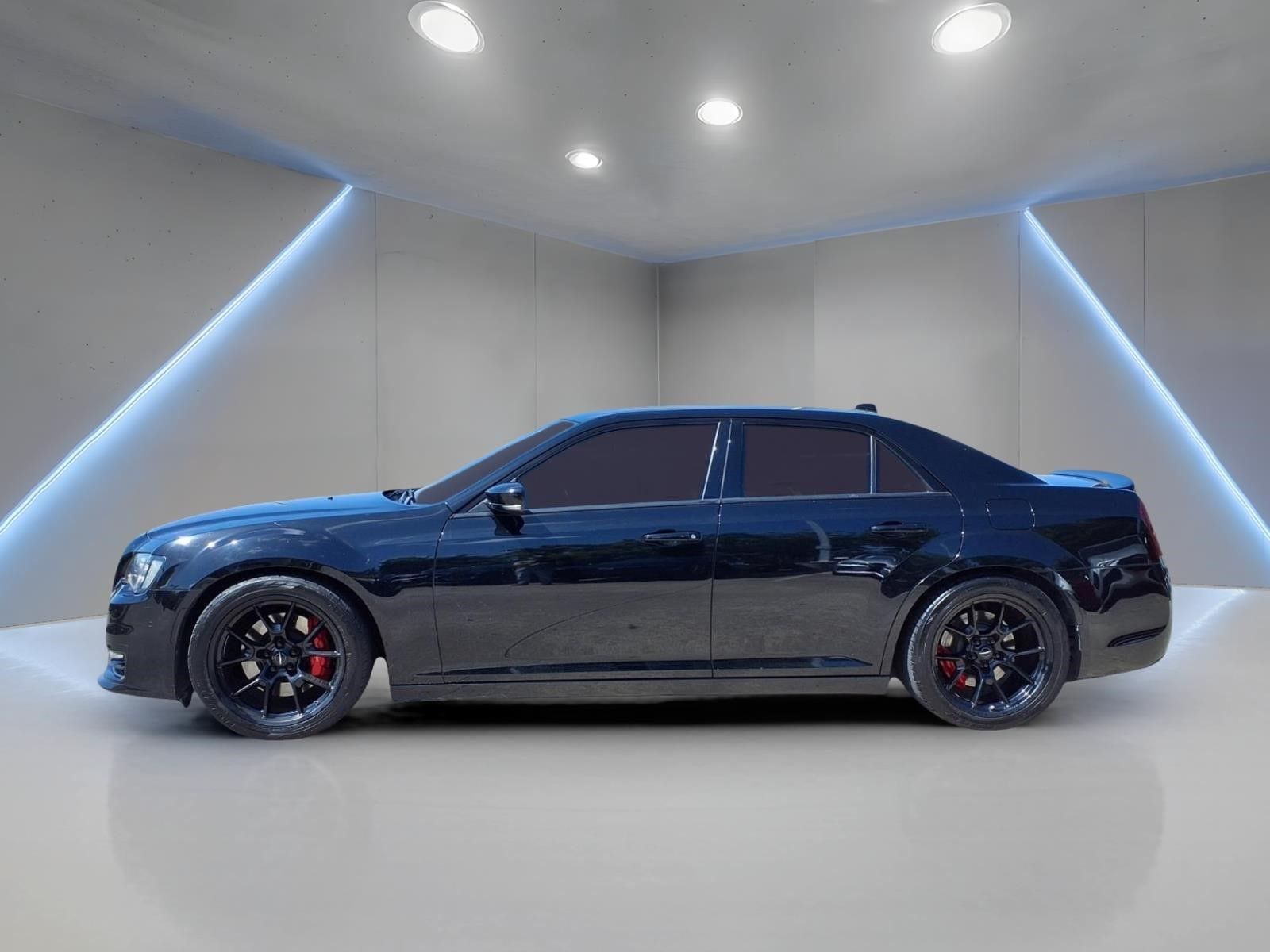 2023 Chrysler 300 C - 8