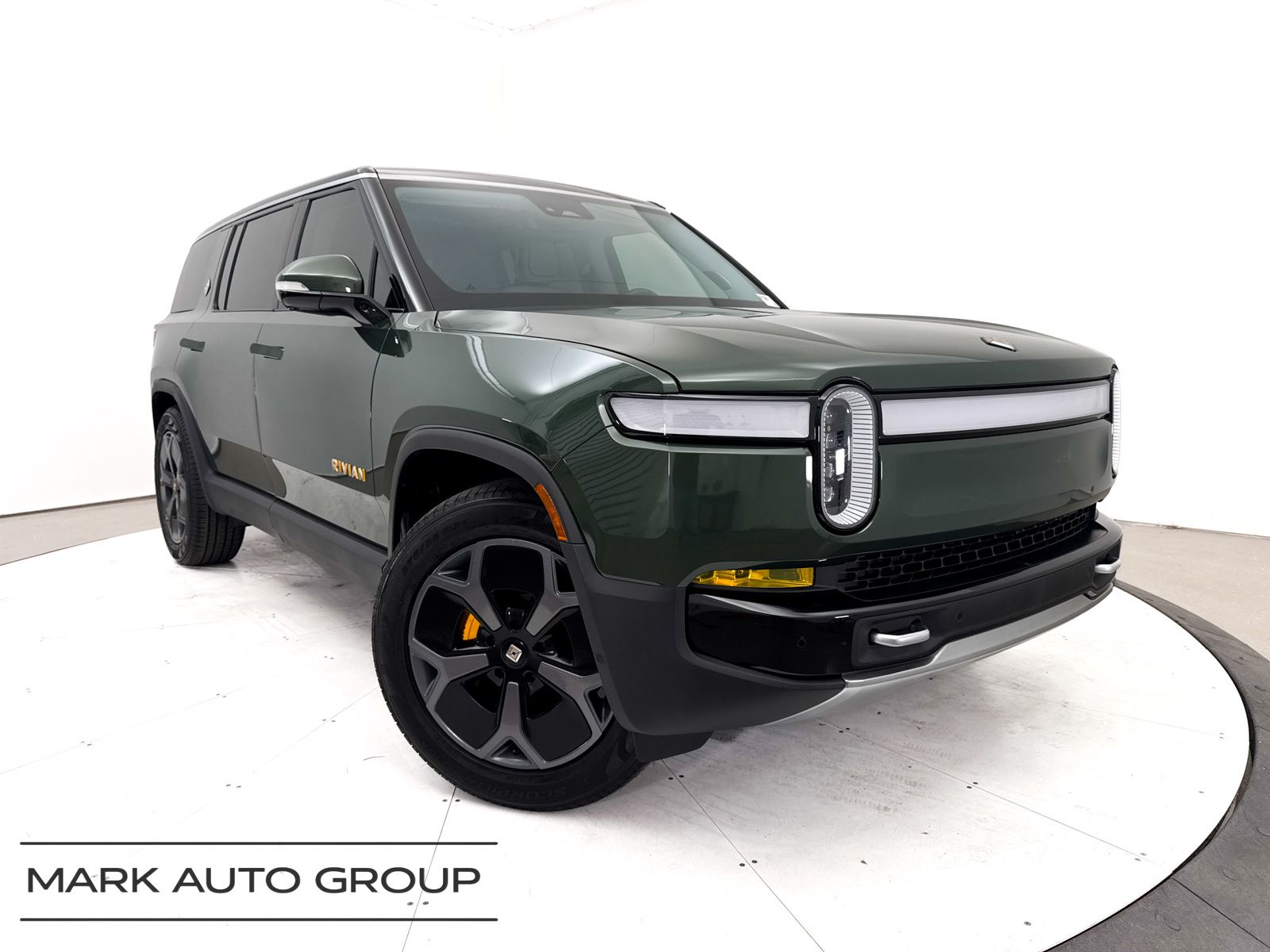 2024 Rivian R1S Adventure