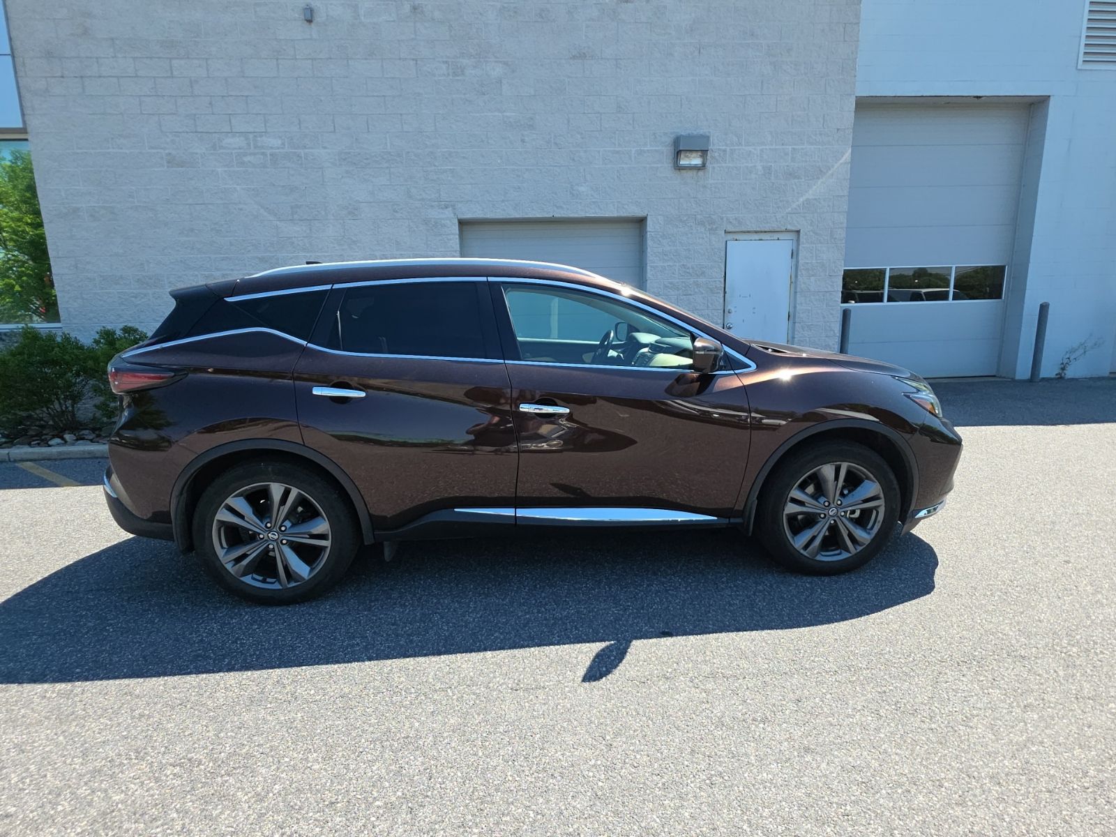Used 2022 Brown Nissan Platinum image 8