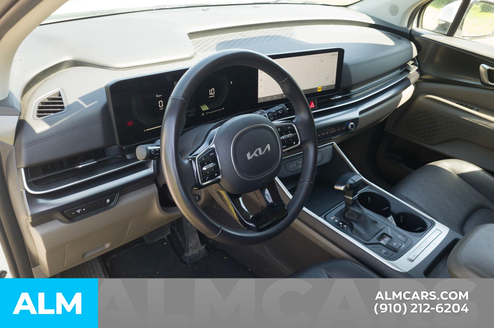 Used 2025 Snow White Pearl Kia LXS image 6
