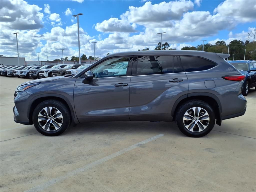 2021 Toyota Highlander XLE Gray at Gullo Toyota