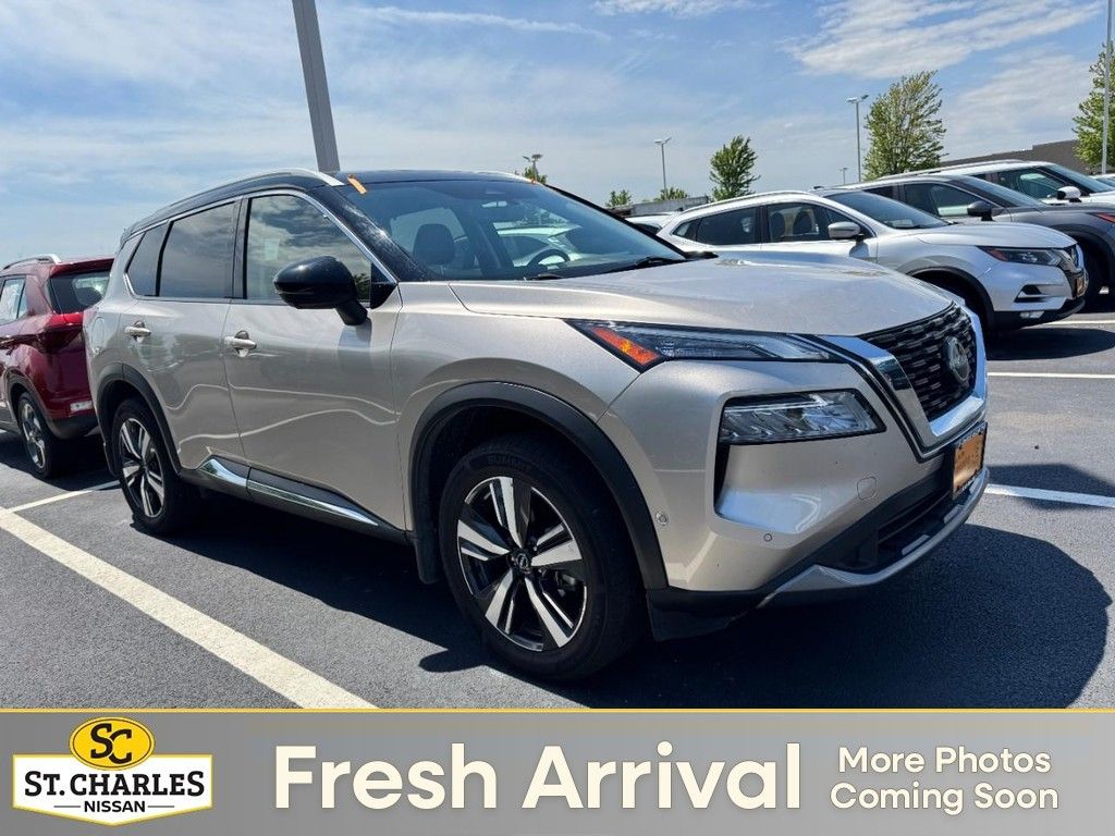 Champagne Silver Metallic/Super Black 2023 Nissan Rogue SL AWD SUV / Crossover All-Wheel Drive Continuously Variable Transmission