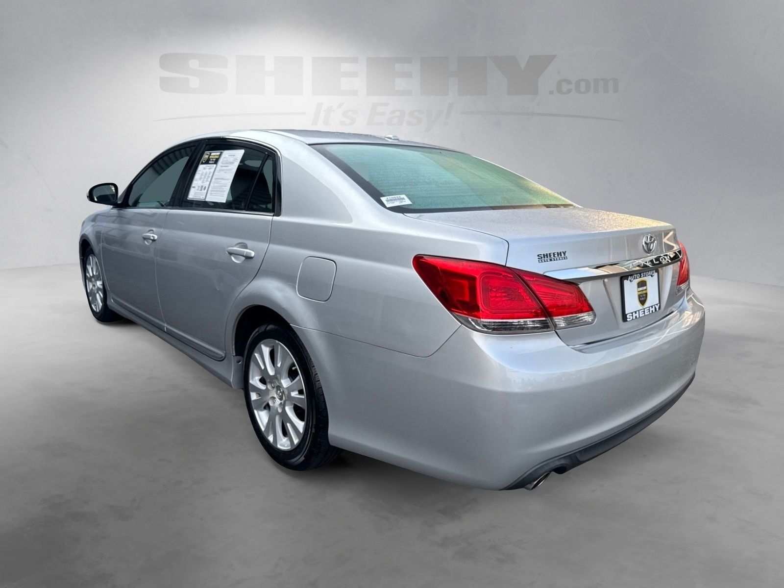 Used 2012 Classic Silver Metallic Toyota Base image 13