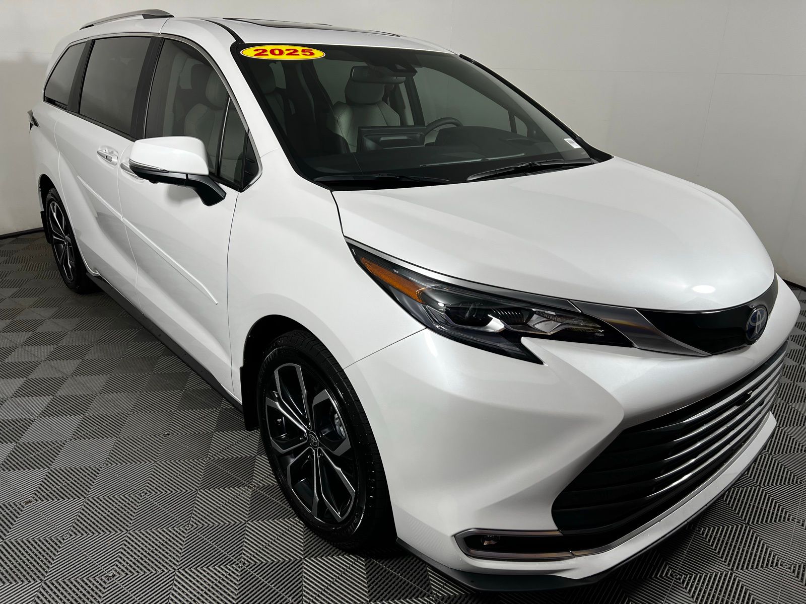 2025 Toyota Sienna Platinum 3