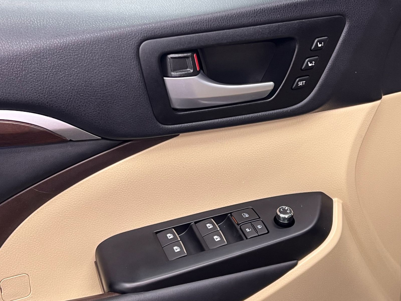 used 2015 Toyota Highlander car, priced at $22,388
