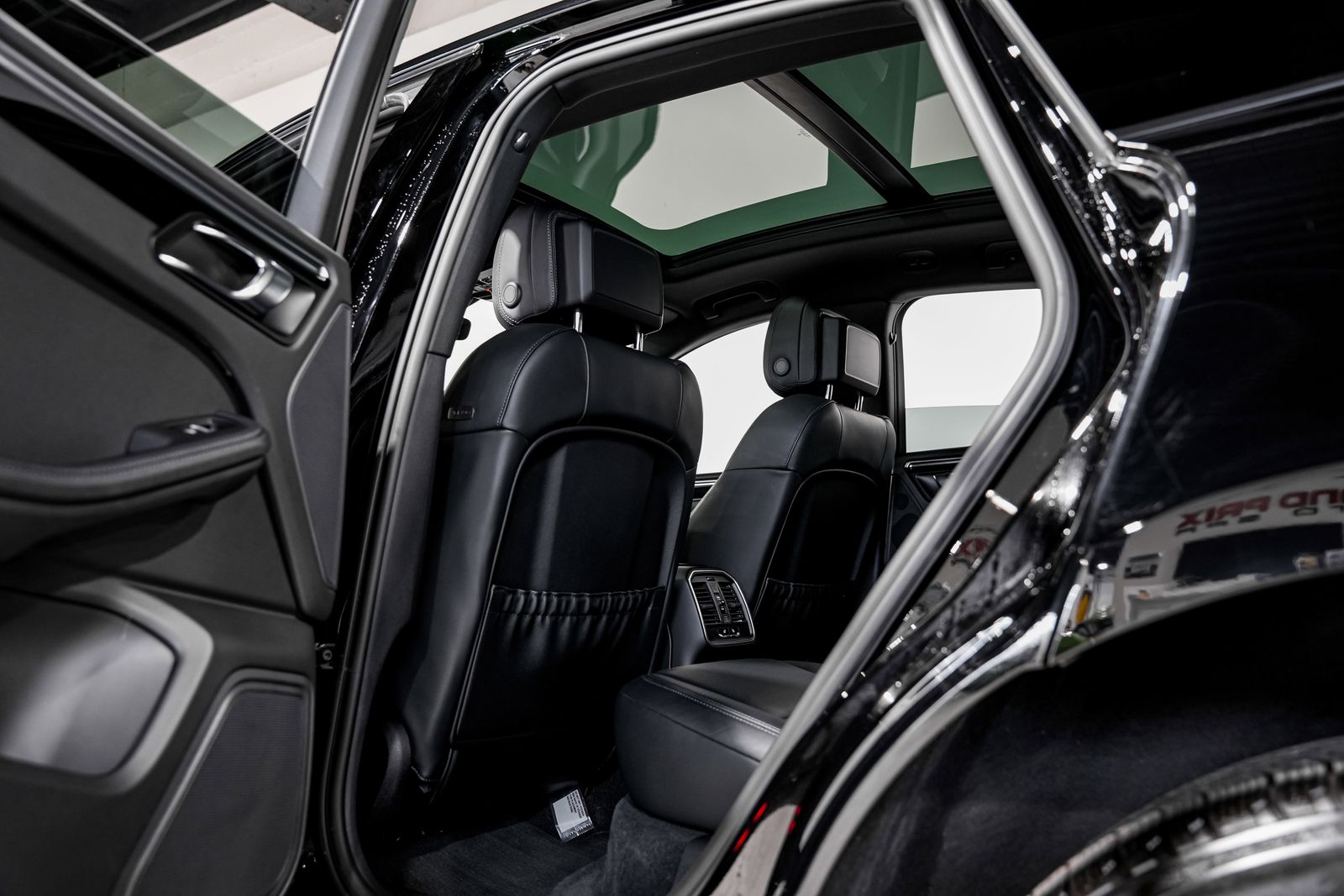 2024 Porsche Macan Base — photo 31