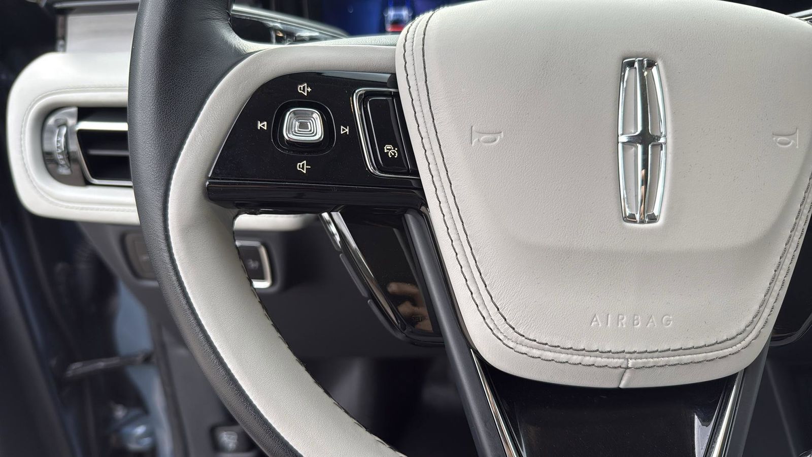 Used Car 2025 Lincoln Aviator  Reserve For Sale Under $70,000 In Austin, Texas