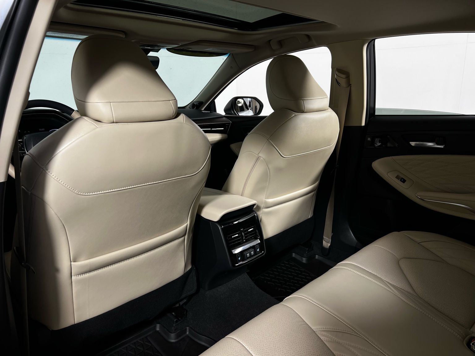 Thumbnail: 2020 Toyota Avalon - 25