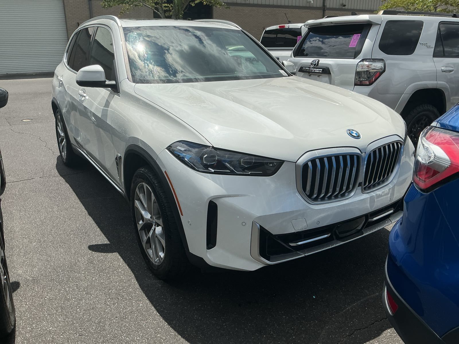 White Metallic 2026 BMW X5 SUV / Crossover All-Wheel Drive 8-Speed Automatic