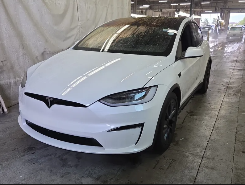 2022 Tesla Model X Plaid's photo