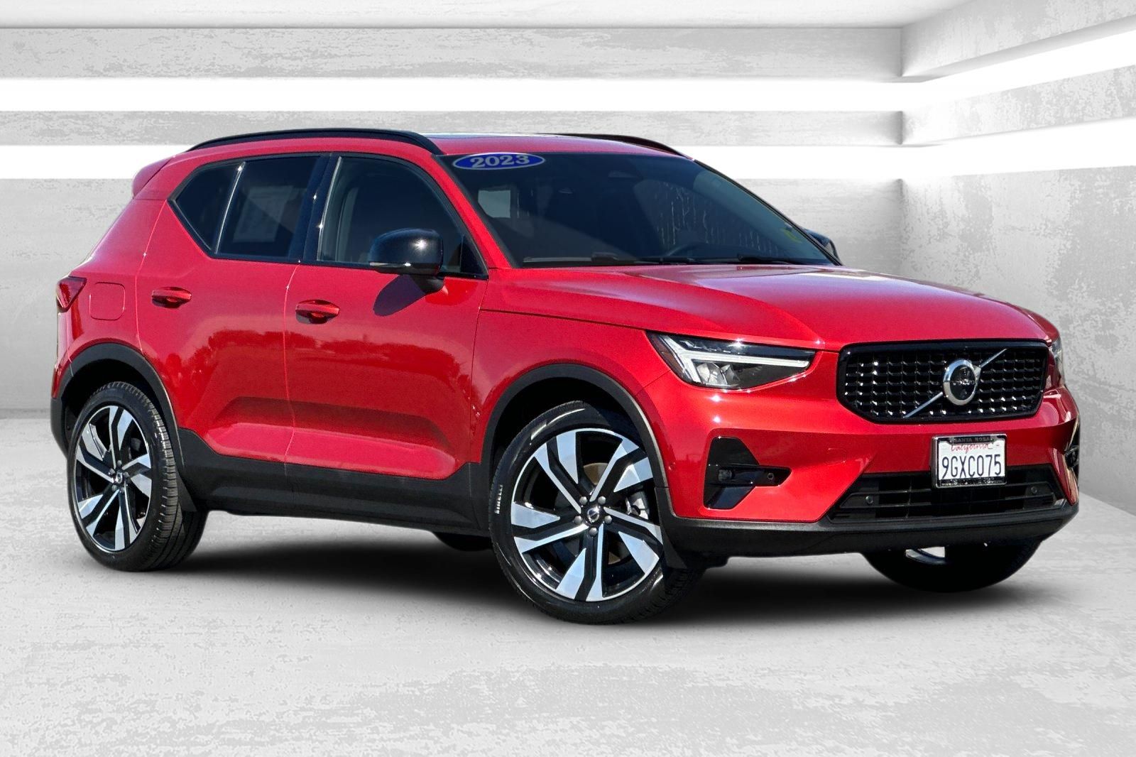 2023 Volvo XC40 B5 Plus Dark Theme AWD