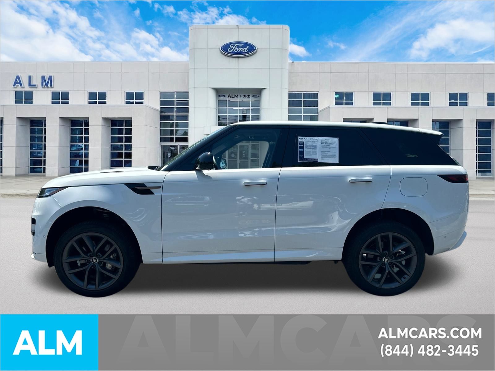 Used 2025 White Land Rover Dynamic SE image 9