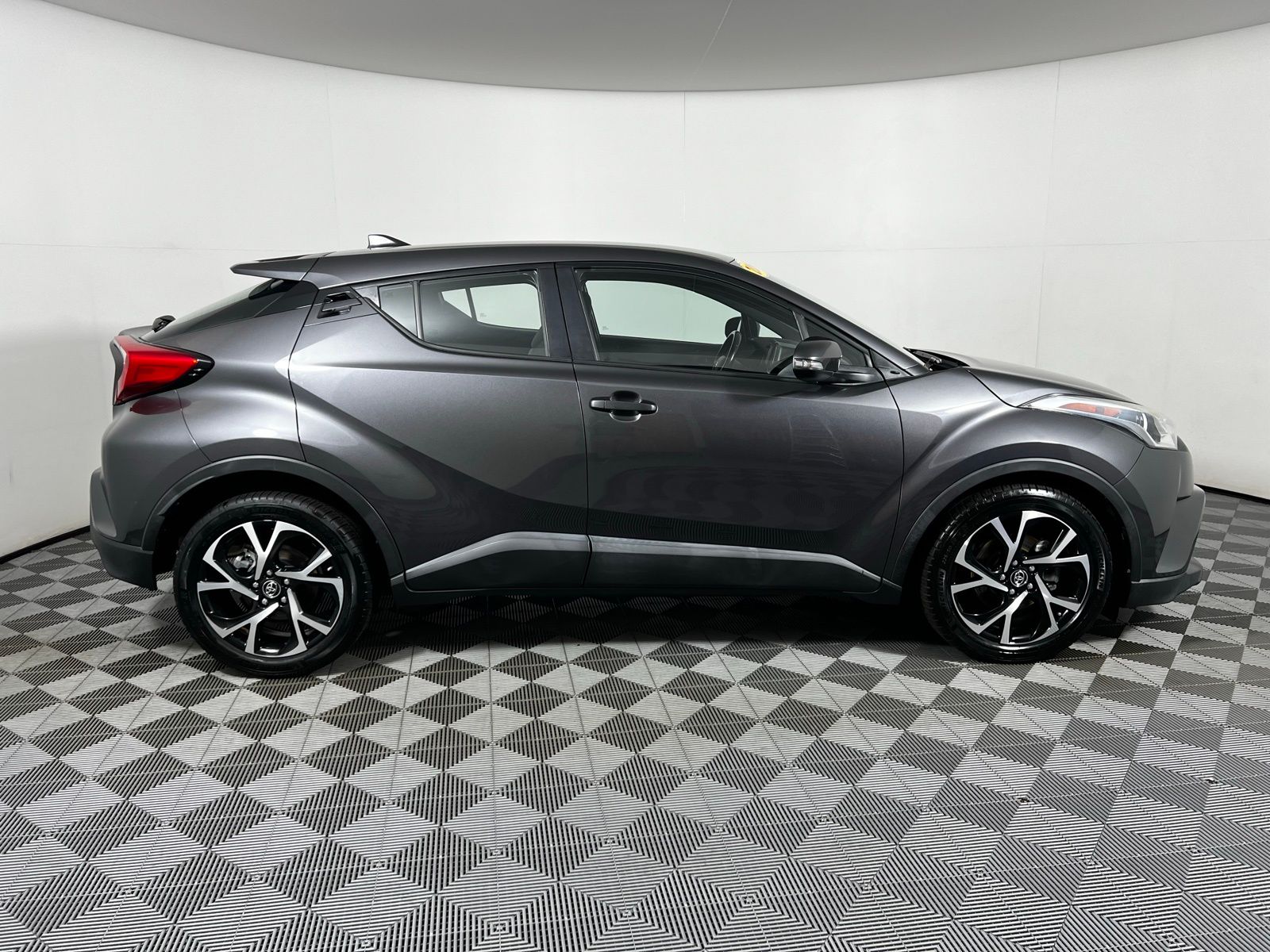 2018 Toyota C-HR XLE 4