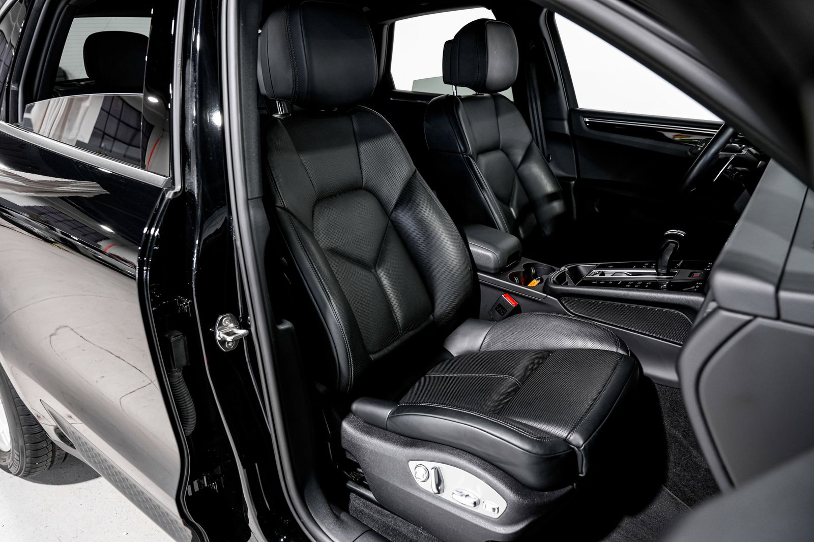 2024 Porsche Macan Base — photo 22