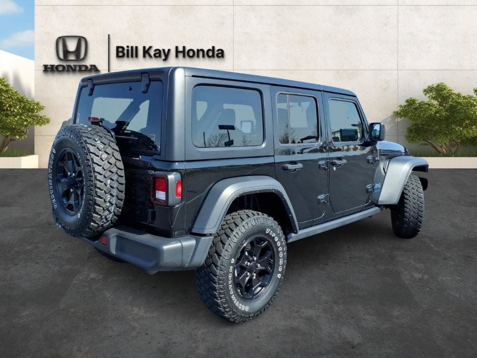 View vehicle photo 3