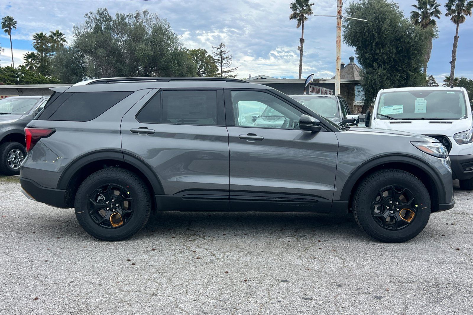 View vehicle photo 4