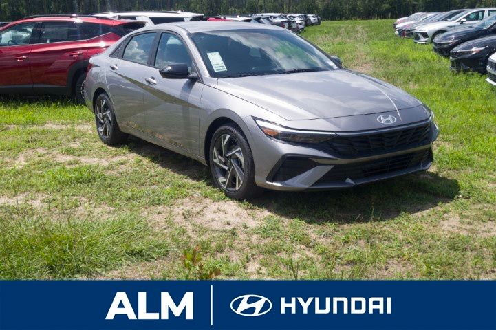 2025 Hyundai Elantra SEL Sport photo 3