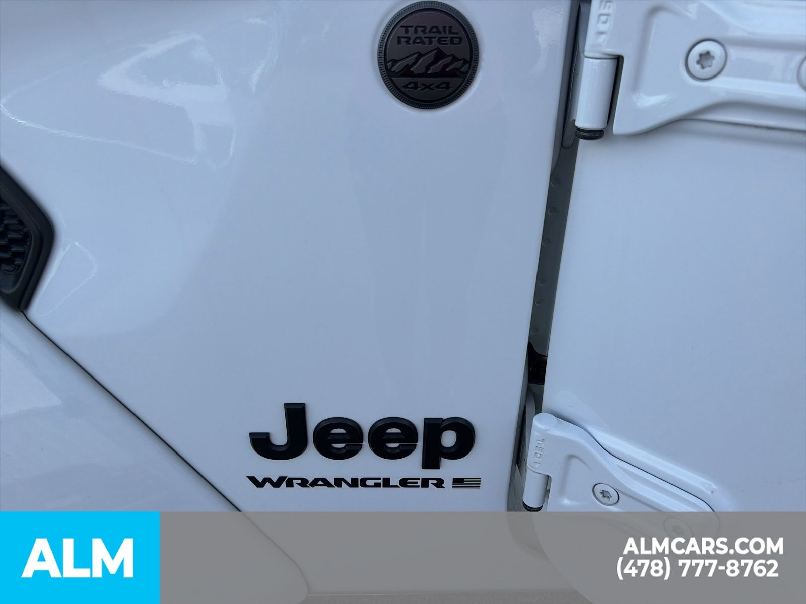 Used 2025 White Jeep Sahara image 29