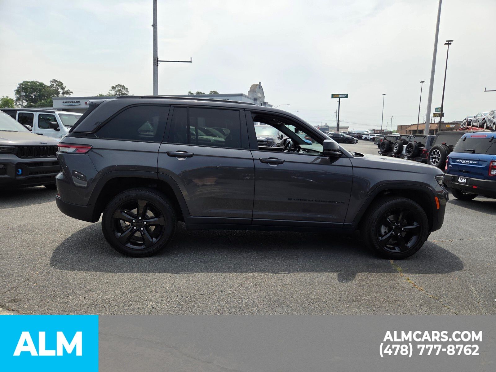 Used 2024 Gray Jeep Altitude image 19