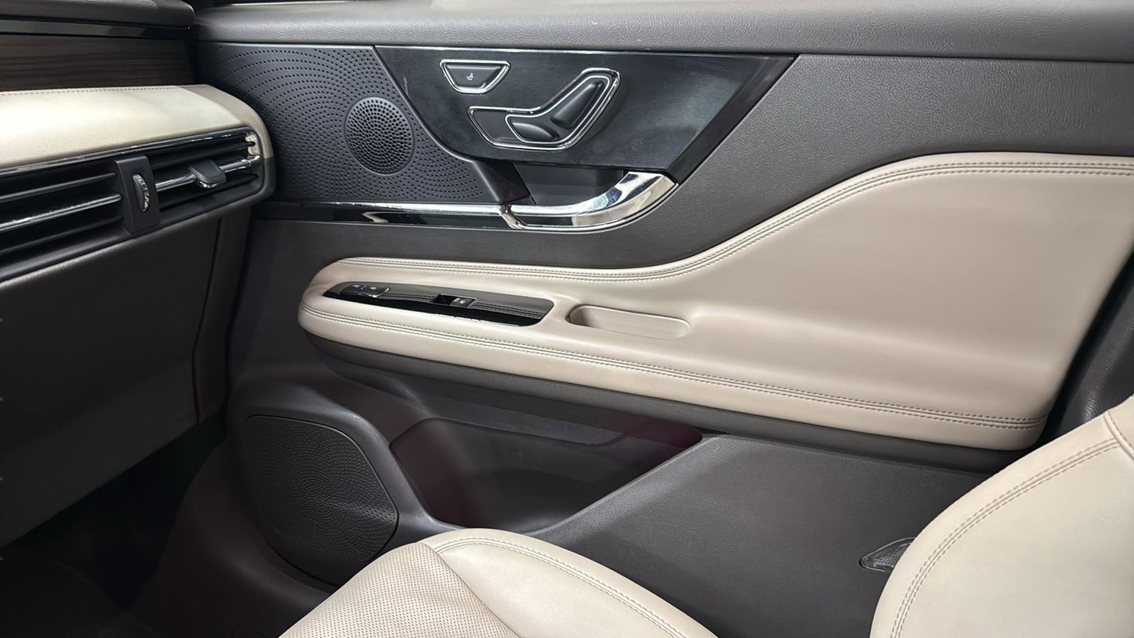 Used Car 2023 Lincoln Corsair  Reserve For Sale Under $40,000 In Austin, Texas