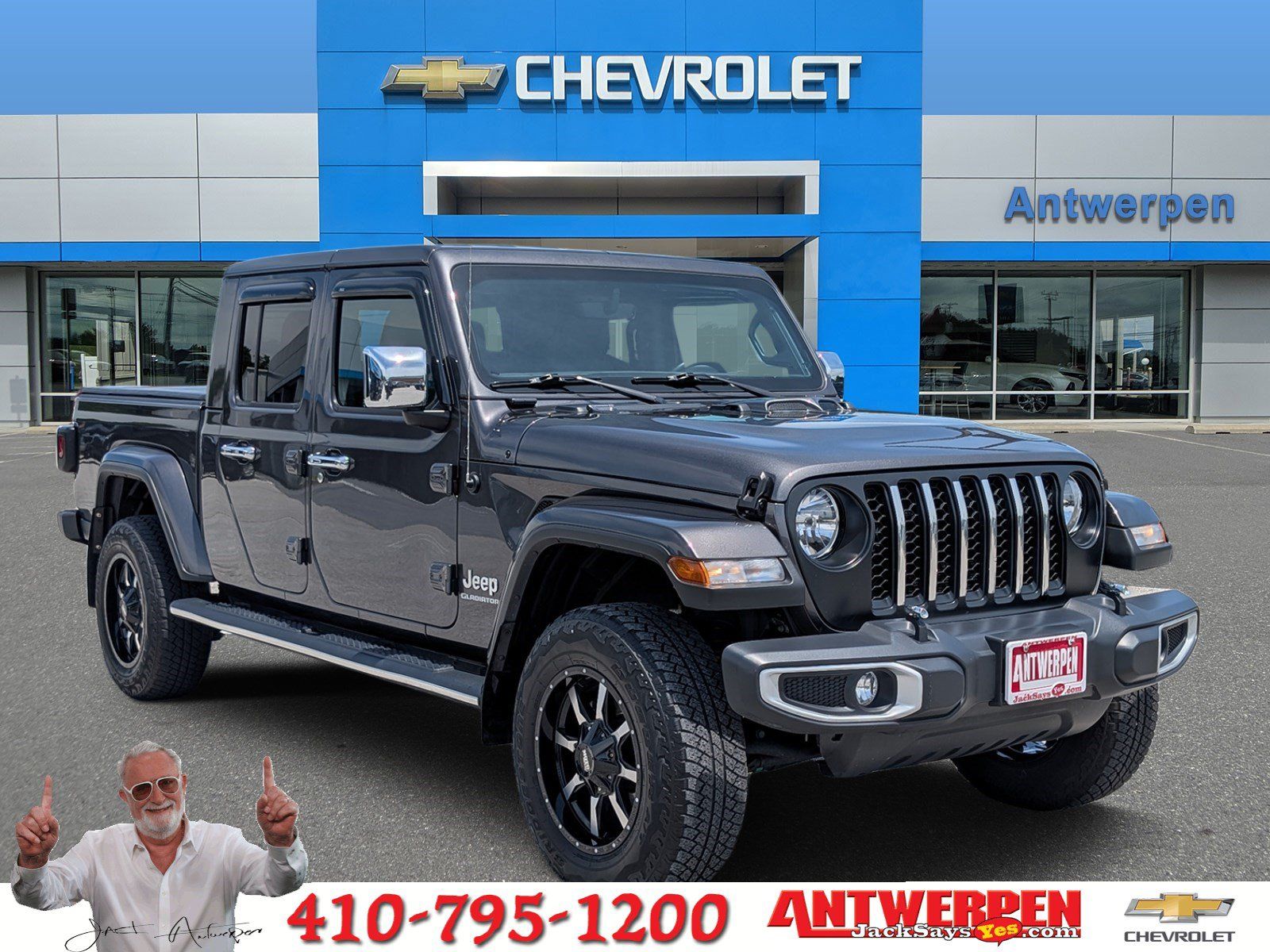 Crystal Metallic 2022 Jeep Gladiator Pickup Truck Four-Wheel Drive 8-Speed Automatic