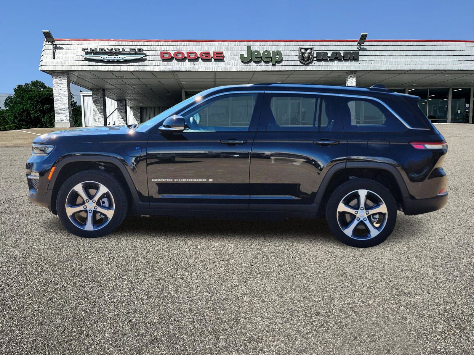 2023 Jeep Grand Cherokee Base 4xe 3