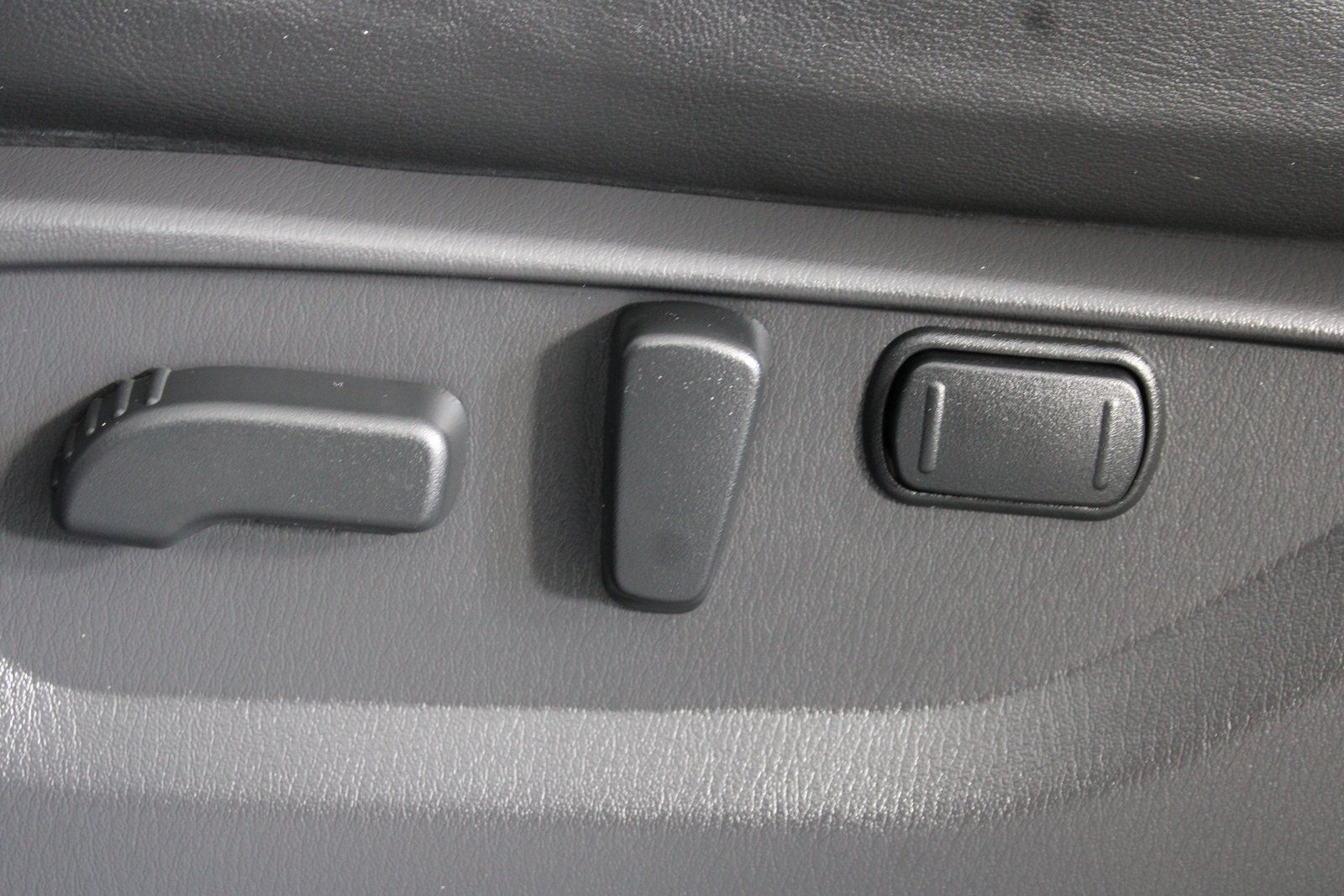 Used 2024 Black Nissan Platinum image 17