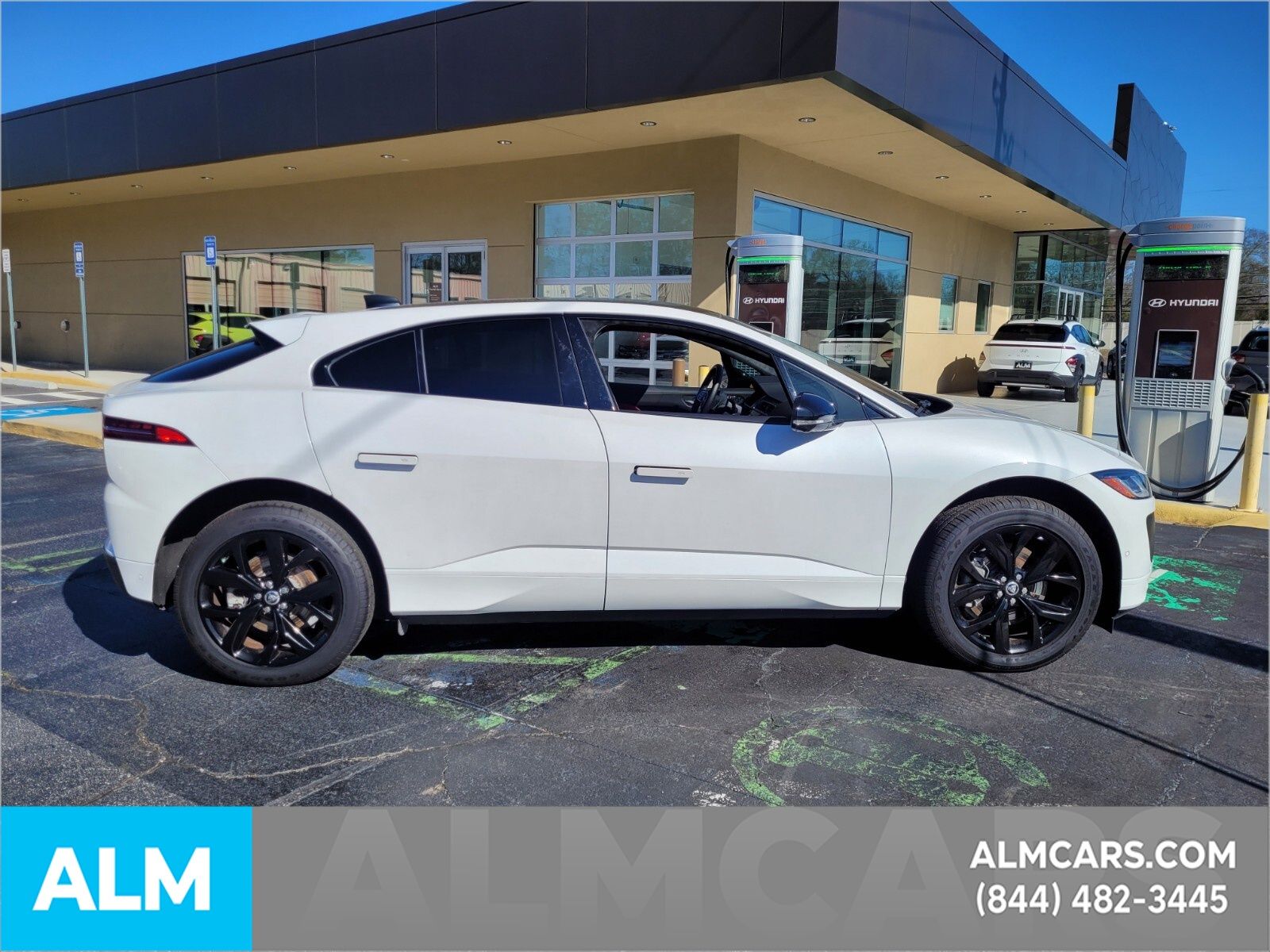 Used 2024 Ostuni Pearl White Jaguar HSE image 11