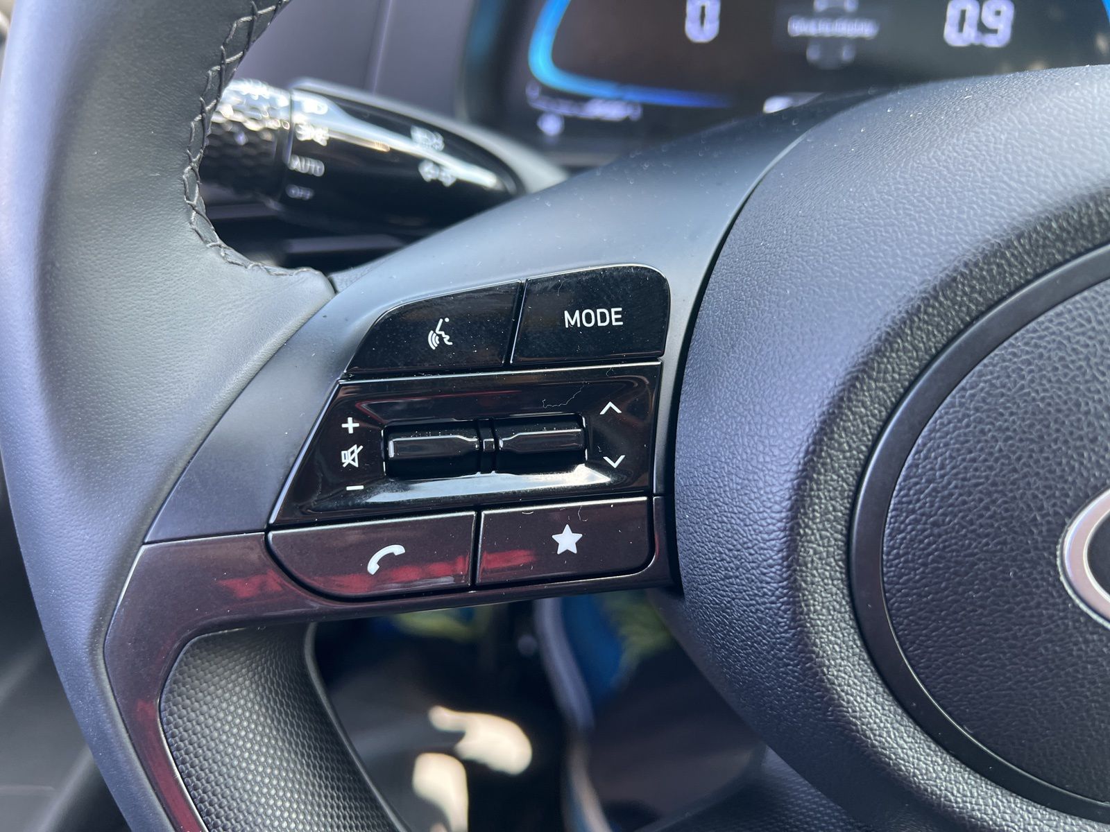 Used 2025 Blue Hyundai SEL Sport image 24