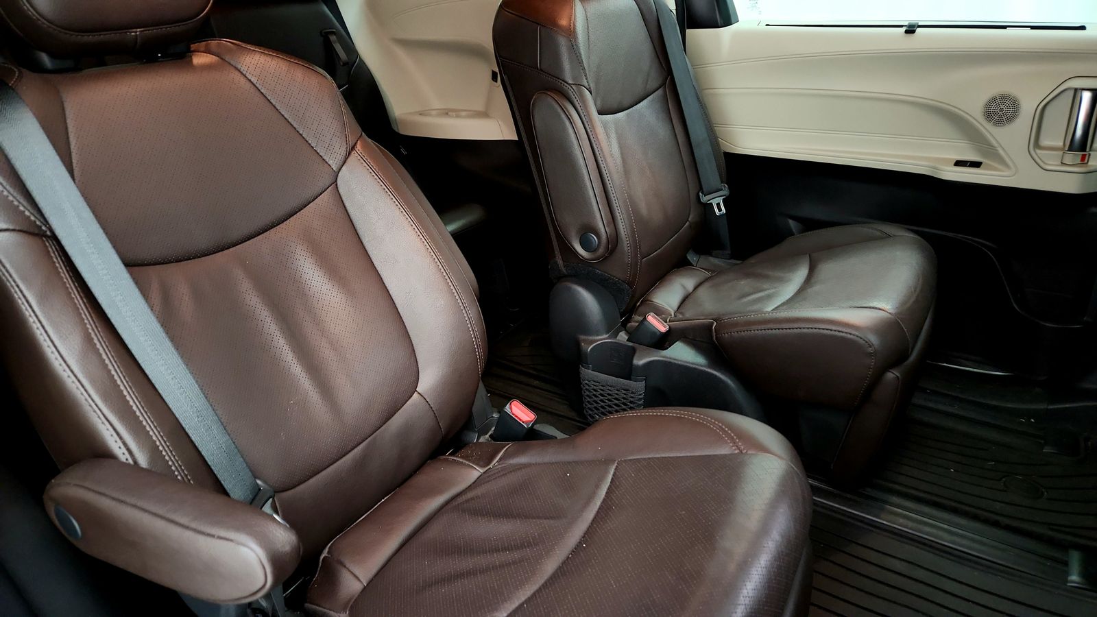 Used 2024  Toyota Platinum image 43