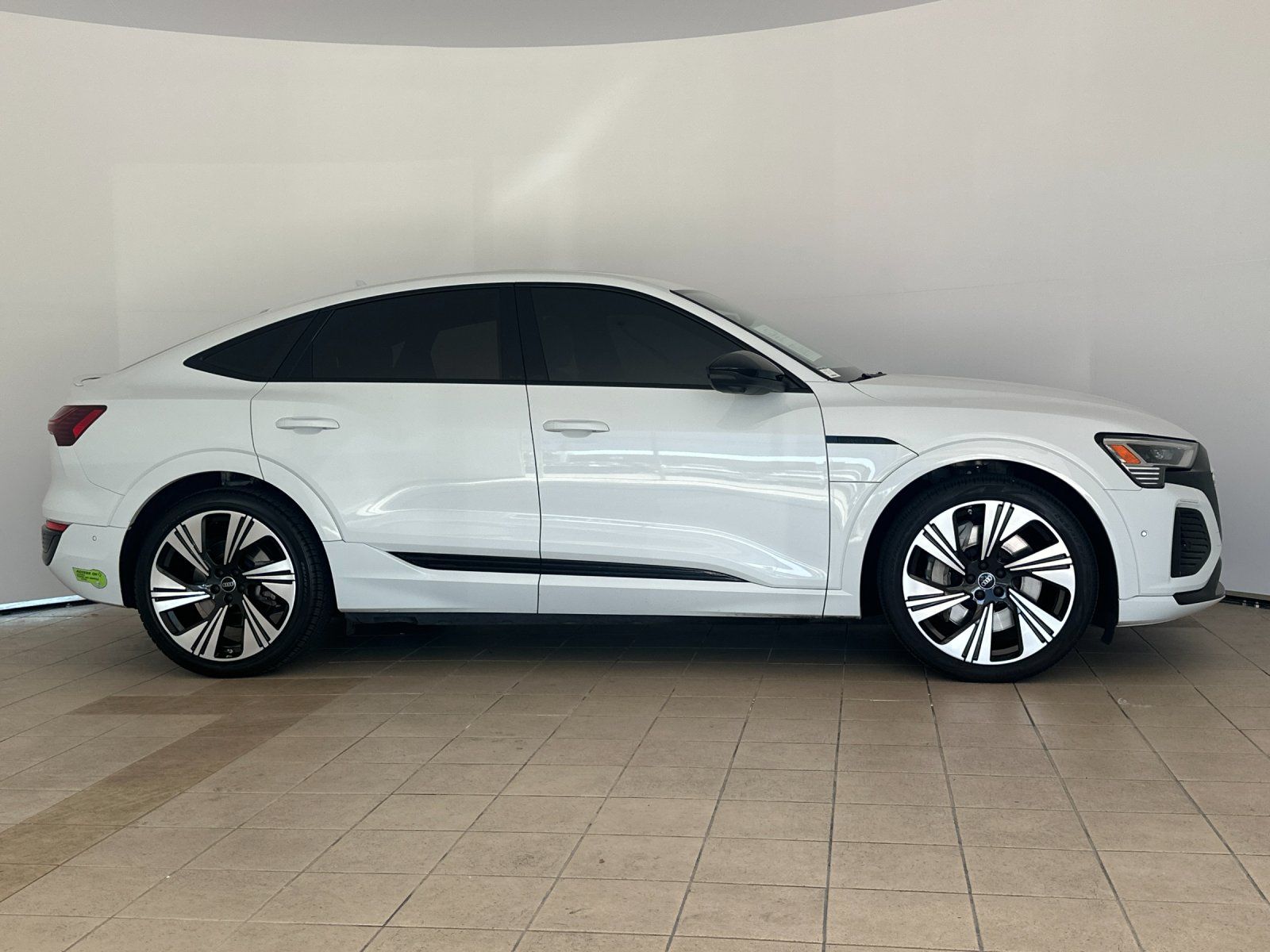 2024 Audi Q8 Sportback e-tron Prestige — full photo 7 of 27